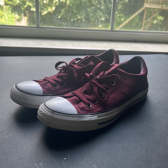 Burgundy Converse low tops with plaid inside and gold accents - Picture 2 of 6